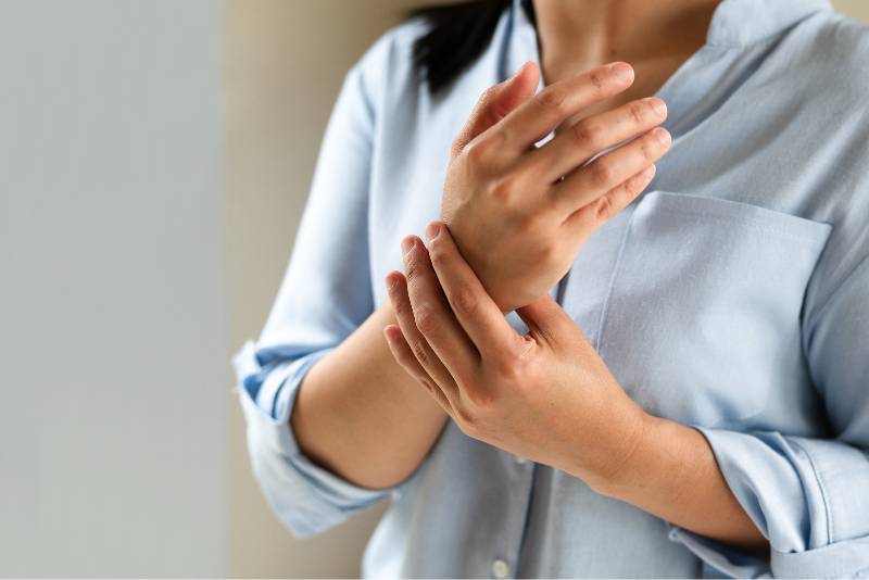 https://southvanphysio.com/wp-content/uploads/2022/11/what-is-tendinitis.jpg